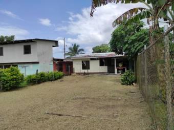 Amplia y Comoda casa en Venta, Guapiles Centro       CG-20-1208