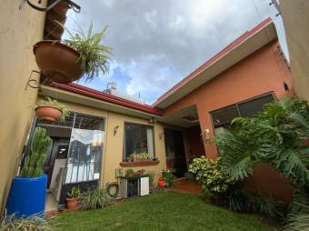 Venta de bella y segura casa en Ulloa, Heredia. #21-2112