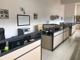 Se vende edificio de 3 plantas en Paseo Colon 20-1587