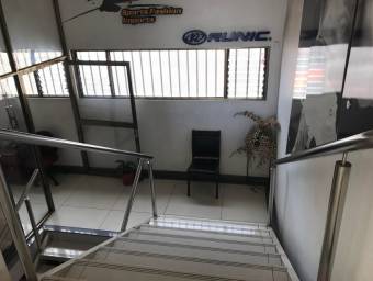 Se vende edificio de 3 plantas en Paseo Colon 20-1587