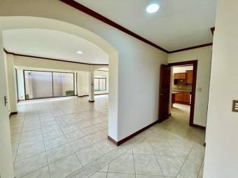 Precio $375.000 Vendo casa en Guachipelin MLS#22-1023