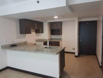 Se alquila apartamento en Ulloa de San José 22-1126