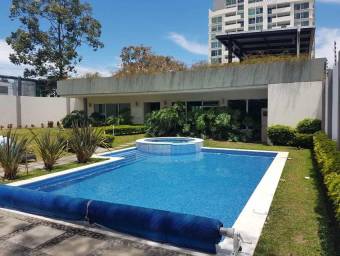 Se alquila apartamento en Ulloa de San José 22-1126