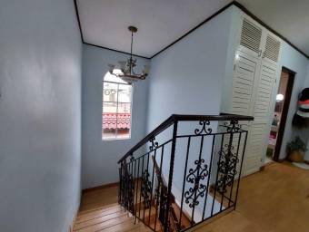 Se vende hermosa casa en Curridabat 22-1101