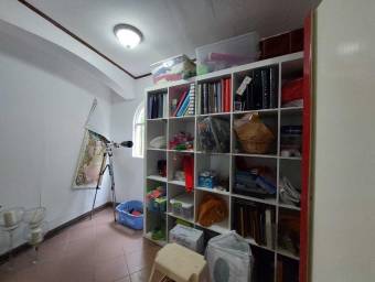 Se vende hermosa casa en Curridabat 22-1101