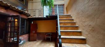 Se vende hermosa casa de 3 niveles en Sn Rafael de Oreamuno. 22-146 