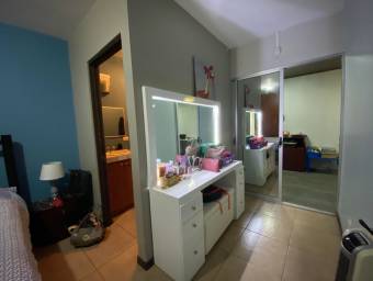 Se vende linda casa en Ulloa de Heredia 22-224