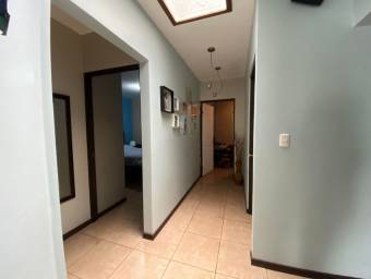 Se vende linda casa en Ulloa de Heredia 22-224