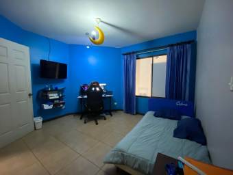 Se vende linda casa en Ulloa de Heredia 22-224