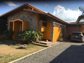 MLS-22-1692 VENTA PROPIEDAD CON 3 CASA SANTA ANA SAN JOSE