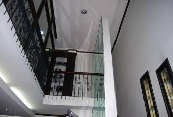 Se vende edificio frente al Banco Central en San José centro 21-1145