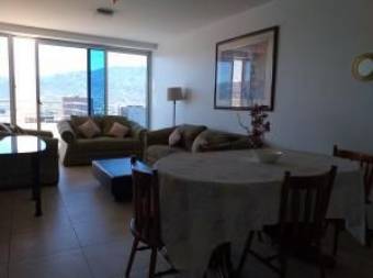 Se alquila extraordinario apartamento en Paseo Colón 22-490