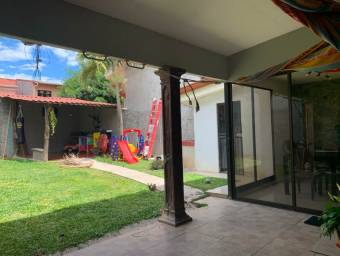 Se vende casa independiente en Pozos de Santa Ana 21-2107