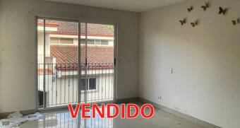 Hermosa casa de 2 plantas en condominio. San Rafael de Escazú. Bien adjudicado bancario.