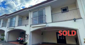 Beautiful house with 2 floors in a condominium. San Rafael de Escazu. Well adjudicated bank.
