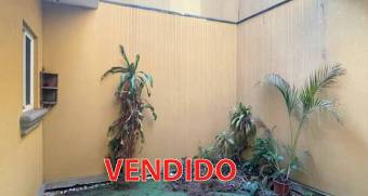 Hermosa casa de 2 plantas en condominio. San Rafael de Escazú. Bien adjudicado bancario.