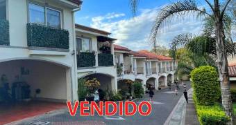 Hermosa casa de 2 plantas en condominio. San Rafael de Escazú. Bien adjudicado bancario.
