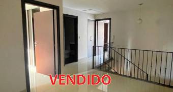 Hermosa casa de 2 plantas en condominio. San Rafael de Escazú. Bien adjudicado bancario.