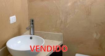 Hermosa casa de 2 plantas en condominio. San Rafael de Escazú. Bien adjudicado bancario.