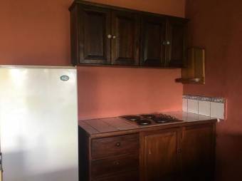 Se alquila cómodo apartamento amoblado en San Antonio de Escazú 22-1455