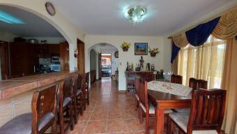 Se vende hermosa casa en Sabanilla de Montes de Oca 22-557