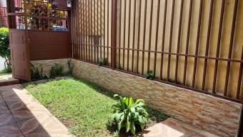 Comoda casa familiar en Venta,  SanSebastian         CG-22-1281