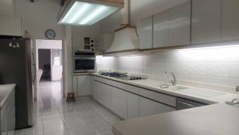 Fabulosa casa en Venta,  Rohrmoser        CG-22-1243