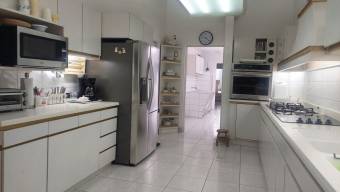 Fabulosa casa en Venta,  Rohrmoser        CG-22-1243