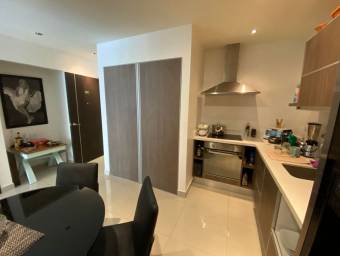 Se alquila apartamento con moderno diseño en Santa Ana 22-1587