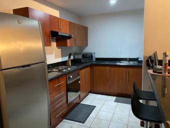 Se alquila apartamento en condominio en Escazú 21-2559 