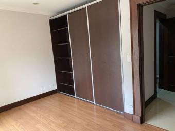 Se alquila apartamento en Sabana Sur 22-292