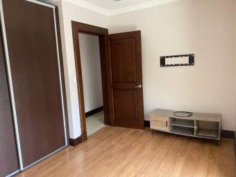 Se alquila apartamento en Sabana Sur 22-292