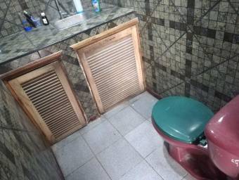 SE VENDE NEGOCIO A PUERTA CERRADA EN HATILLO3 21-2088