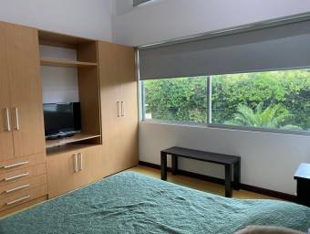 Se alquila hermoso apartamento en Guachipelin, Escazú 22-625