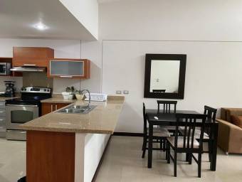 Se alquila hermoso apartamento en Guachipelin, Escazú 22-625