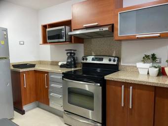 Se alquila hermoso apartamento en Guachipelin, Escazú 22-625