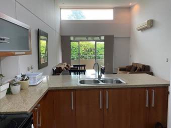 Se alquila hermoso apartamento en Guachipelin, Escazú 22-625