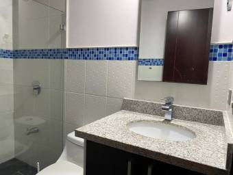 Se alquila hermoso apartamento en Guachipelin, Escazú 22-625