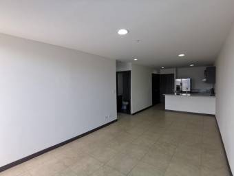 Se alquila apartamento en Paseo Colón 22-1144