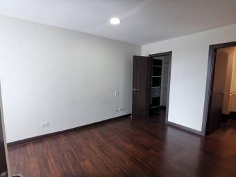 Se alquila apartamento en Paseo Colón 22-1144