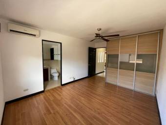 Se vende hermosa casa ubicada en Pozos, Santa Ana 22-1703