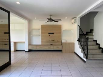 Se vende hermosa casa ubicada en Pozos, Santa Ana 22-1703