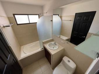 Se vende hermosa casa ubicada en Pozos, Santa Ana 22-1703