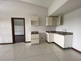 Se alquila elegante apartamento en San José 21-1076