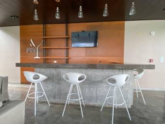 Se alquila elegante apartamento en San José 21-1076