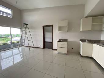 Se alquila elegante apartamento en San José 21-1076