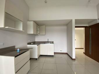 Se alquila elegante apartamento en San José 21-1076