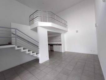 Se alquila hermoso apartamento dúplex en Escazú. 22-1389