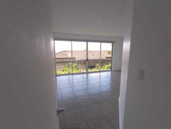 Se alquila hermoso apartamento dúplex en Escazú. 22-1389