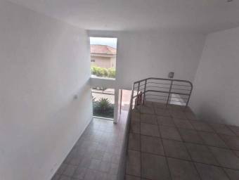 Se alquila hermoso apartamento dúplex en Escazú. 22-1389